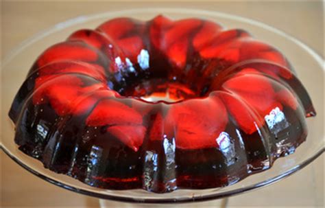 fresh-strawberry-jello-ring-baking-bites image