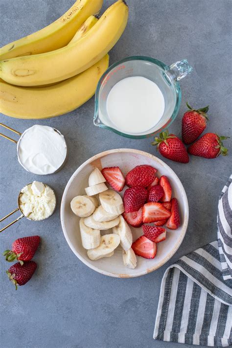 healthy-strawberry-banana-smoothie-the-clean-eating image