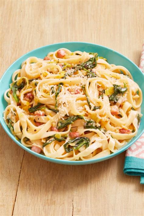 pasta-with-ham-leeks-and-spinach-the image