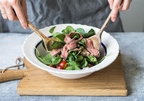 spinach-salad-with-roast-beef-and-hearts-of-palm image