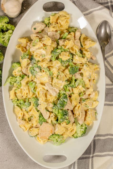 broccoli-chicken-tortellini-alfredo image