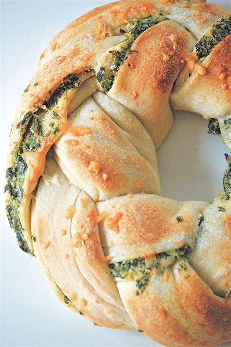 spinach-dip-bread-wreath-and-they-cooked-happily image