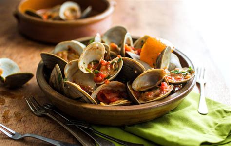 steamed-clams-in-spicy-tomato-sauce-recipe-nyt image