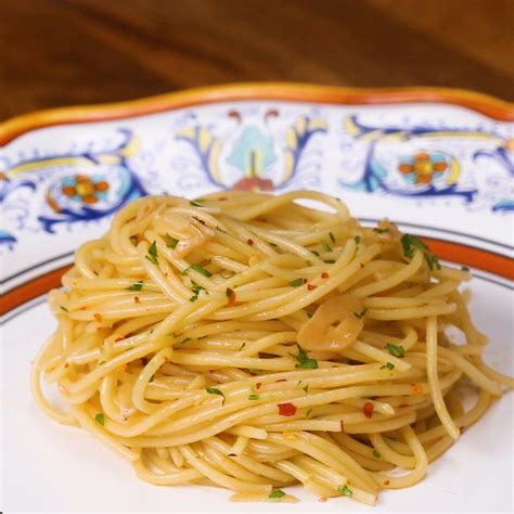 spaghetti-with-garlic-and-oil-recipe-by-tasty image