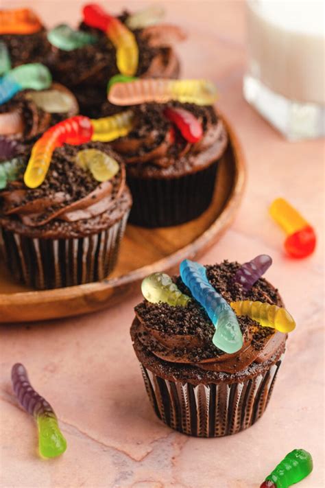dirt-cupcakes-with-gummy-worms-courtneys-sweets image