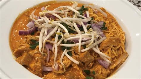 khao-soi-gai-northern-thai-coconut-curry-with image