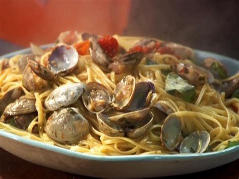 cherry-tomato-red-clam-sauce-with-linguini-food image