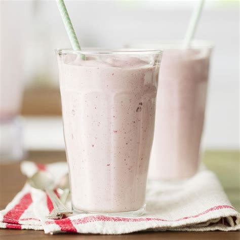 thick-strawberry-shakes-recipe-how-to-make-it-taste-of image