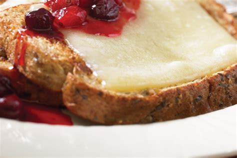 honey-cranberry-french-toast-with-gouda-canadian image