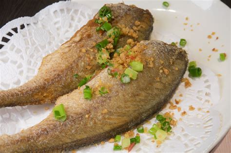 korean-fried-whole-fish-recipe-with-yellow-croaker image