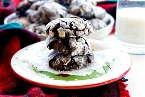 chocolate-crinkle-cookies-with-hazelnuts-food-folks image