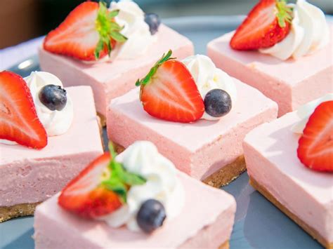 no-bake-strawberry-cheesecake-bars image