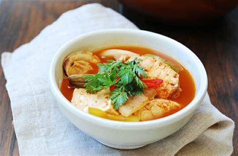 domi-maeuntang-spicy-fish-stew-with-red-snapper image