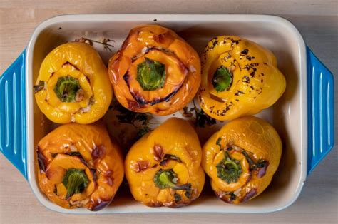 lebanese-style-stuffed-peppers image