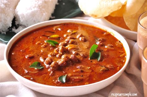 varutharacha-kadala-curry-black-chickpeas-curry image