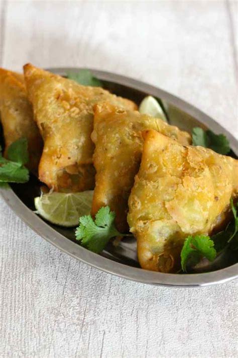 samosa-traditional-indian-appetizer-recipe-196-flavors image