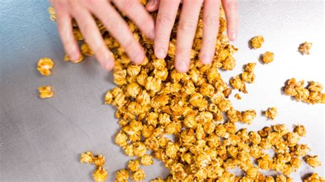 how-to-make-awesome-caramel-corn-for-halloween image