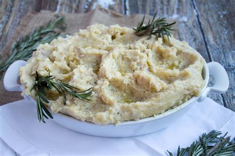 healthy-mashed-potatoes-with-cauliflower-easy-side-dish image