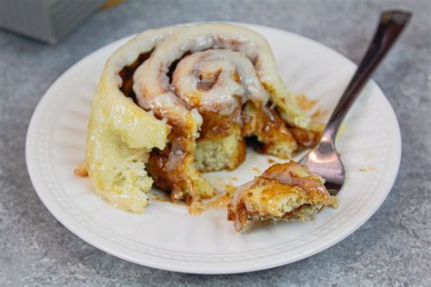quick-yeast-cinnamon-rolls-ready-in-90-minutes image