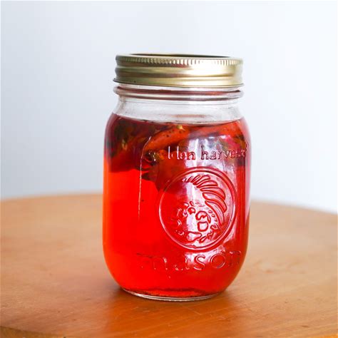 strawberry-top-vinegar-plantyou image