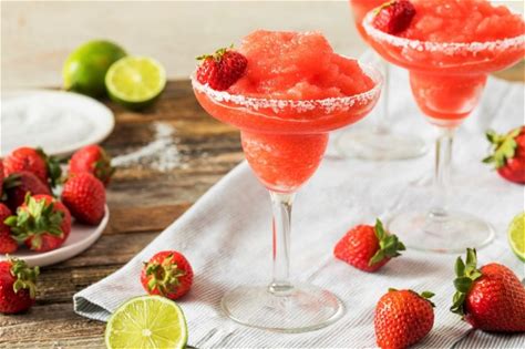 healthy-non-alcoholic-strawberry-daiquiri-mix-the image