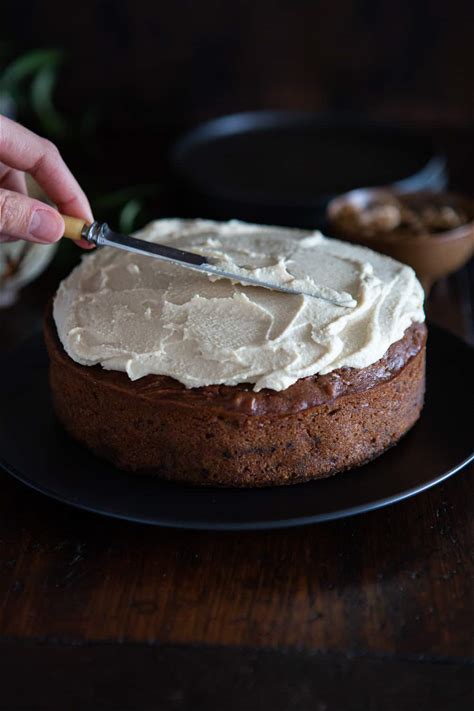 healthy-vegan-cream-cheese-frosting-heartful-table image