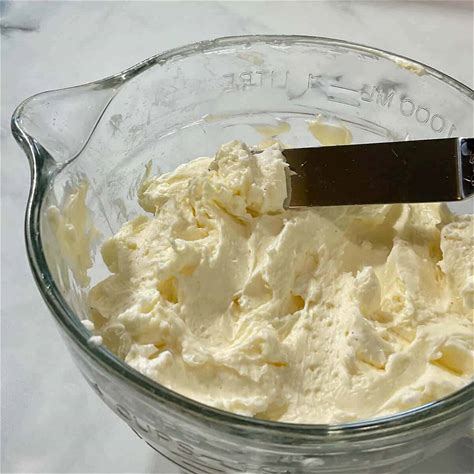 italian-meringue-buttercream-frosting-scotch-scones image