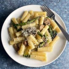 roasted-asparagus-and-mushroom-pasta-cooking-chat image