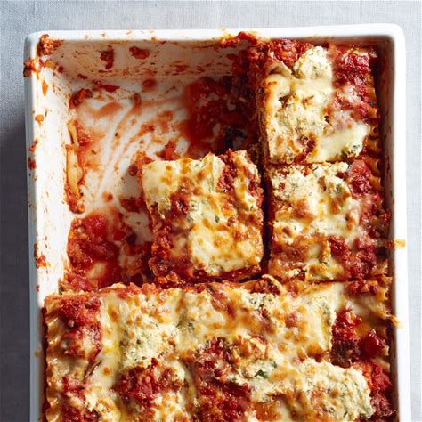 classic-lasagna-healthy-recipes-ww-canada image