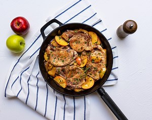one-pan-pork-chop-with-caramelized-apple-and-onion image