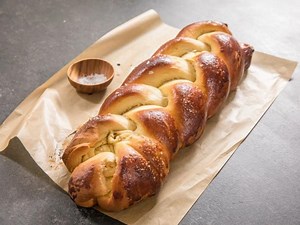garlic-and-onion-challah-bread-recipe-molly-yeh-food image