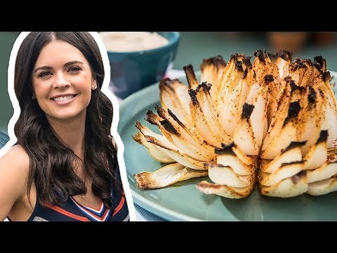 katie-lee-makes-a-grilled-onion-blossom-the-kitchen image